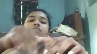 Desi girl with a sexy body shows boobs and pussy