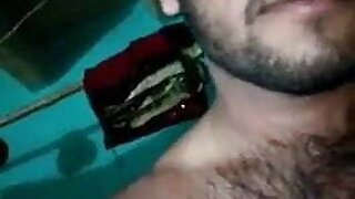 Ye apna patni ko chod kar video banaya hai