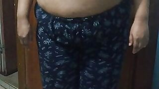 Hot aunty shaking big boobs while exercising