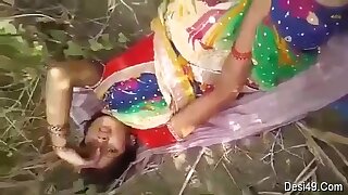 Exclusive- Desi Randi Bhabhi Outdoor Sex With 2 Young Guys