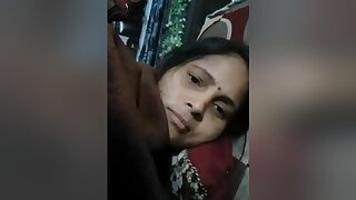 Exclusive- Sexy Look Desi Bhabhi Showing Her Big Boobs On Video Call