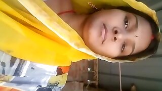 Horny Bihari Bhabhi Exposing Her Private Body Parts