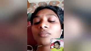 Today Exclusive- Sexy Look Desi Tamil Girl Showing Her Boobs On Video Call