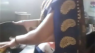 Desi indian Kannada aunty hot navel hip