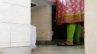 Dost ki maa ki gaand kitchen me