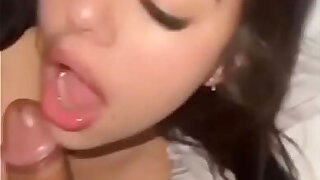 Despertando con mi verga en la boca