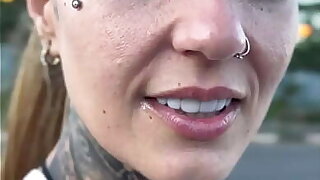 Vi uma Prostituta fazendo ponto na rua pedi pra ela fazer um boquete ela cobro 10$ ela quis me levar pro beco ! (P&uacute_blico)