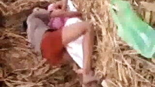 Hot Northindian Girl enjoyed with her BF in field