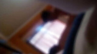 ESPOSO DEJA UNA CAMARA ESCONDIDA EN MI CUARTO Y VE COMO SU AMIGO ME COJE