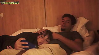Tengo sue&ntilde_o hermanastro, dejame acostarme en tus piernas, pero no metas tu pene en mi boca por favor!!