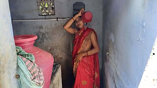 Newly married bhabhi ko Bathroom Fucked Indian bhabhi devar Dasi sex
