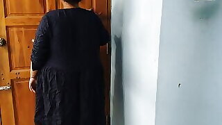 Indian Family Sex - Ghar safai ke dauran beta Desi maa ki chudai karta hai