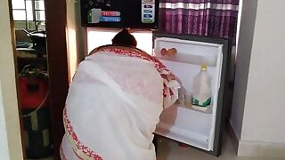 Indian Hot Aunty Open The Fridge - Padose Ladaka Ne aunty ka Sir Dalkar Fridge Ke Andar unakee Chudai Kee
