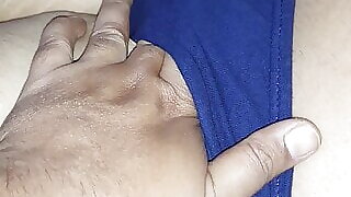 Behan ki panty khol ke chut me hath lagaya. Indian beautiful shaved pussy.