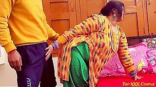 मैं सौतेली बहन की गांड चोदनें की कोशिश कर रहा था, लेकिन वो तैयार नहीं थी।